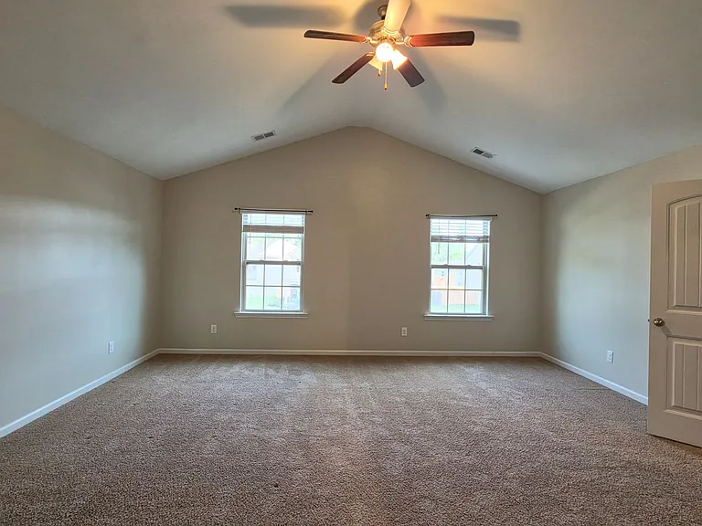 147 Niblick Dr — Photo 16