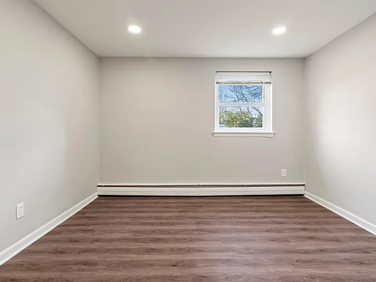 1240 E Washington Ln — Photo 9