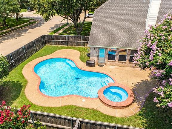 2nd image of 1209 Rosewood Trl