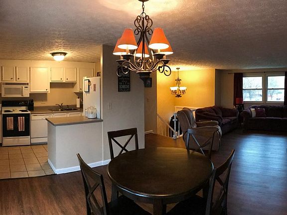 2nd image of 9006 Robinson Ct