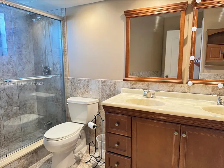 320 NE 12th Ave #303 — Photo 13