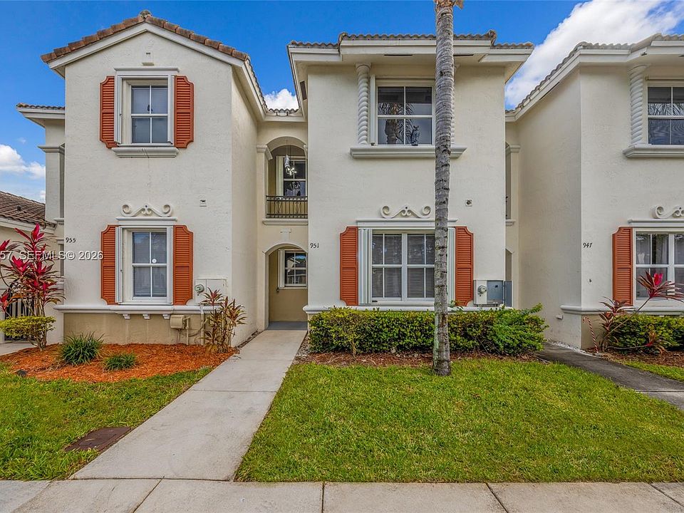 1st image of 951 NE 42nd Ter