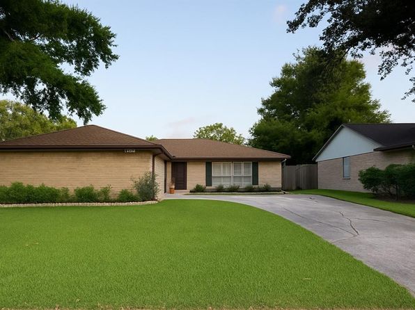 2827 Woodhall Ct