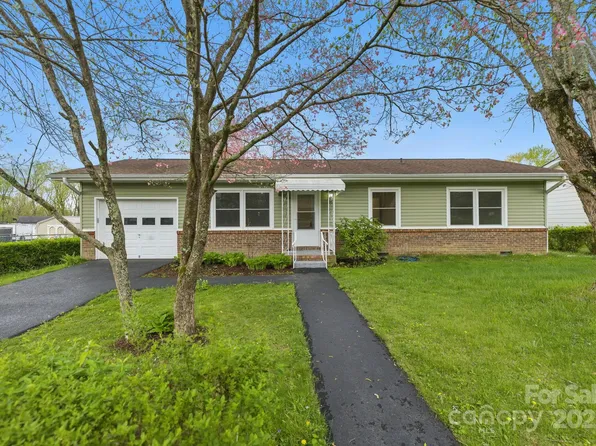 718 White Sparrow Dr, Hendersonville, NC 28792