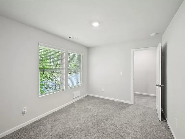 4437 Ben Hill Rd — Photo 24