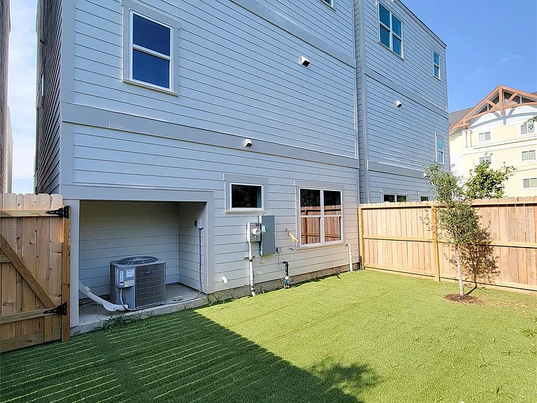 7705 Earl Rudder Way — Photo 2