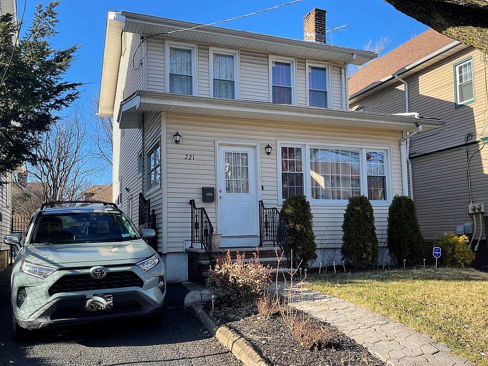 1st image of 221 Park Pl
