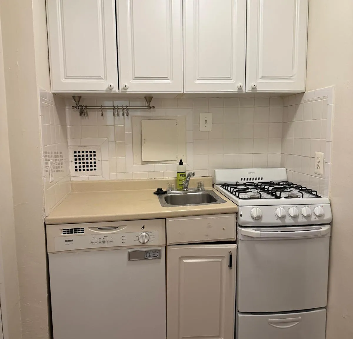 Studio, 350 sqft, $1,850 — Photo 3