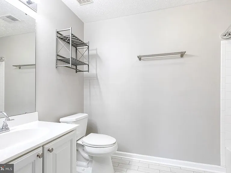 3021 Hunting Ridge Dr — Photo 14