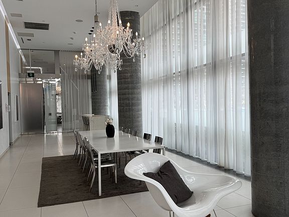 5th image of 185 Roehampton Ave #1912