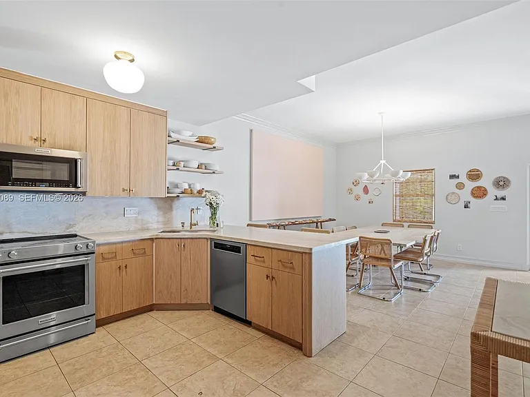 375 Plymouth Rd — Photo 8