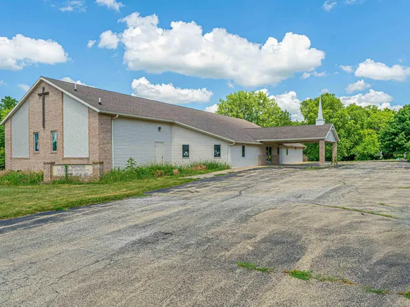 1140 N State St, Lincoln, IL 62656