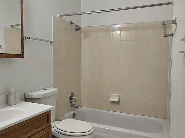 675 Heritage Dr APT 306, Hoffman Estates, IL 60169