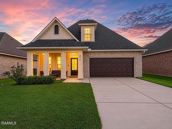 4th image of 311 Valcour Pl
