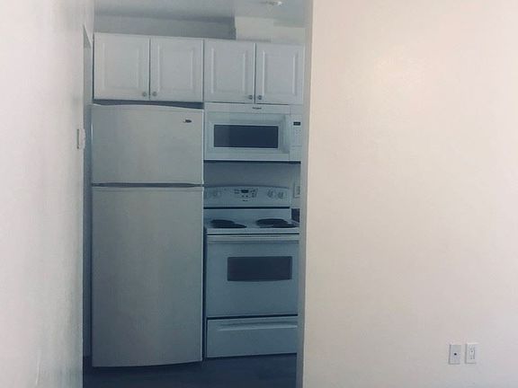 5th image of 9450 N 17th Ave APT 09