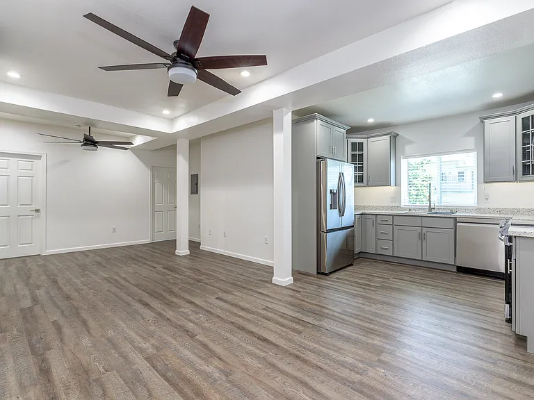 16318 Maubert Ave #B — Photo 4