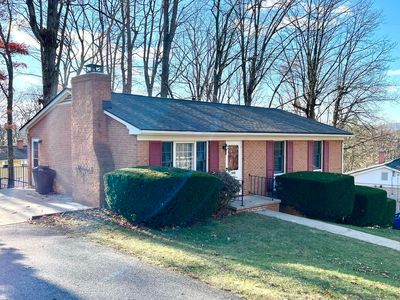 908 Crestwood Dr, Staunton, VA, 24401