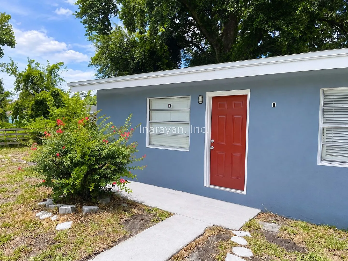 940 W Kaley Ave — Photo 1