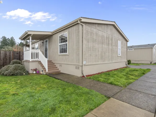 1000 S McKern Ct #10, Newberg, OR 97132