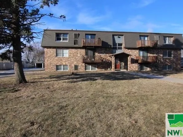 710 Geisinger Rd APT 10, Storm Lake, IA 50588