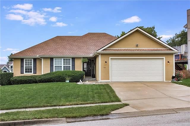 1st image of 905 Black Oak Dr