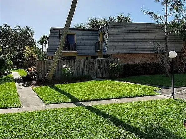 4033 Sandlewood Ln APT 3, Fort Myers, FL 33907