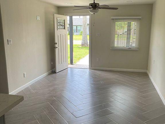 3rd image of 617 E Washington St #1