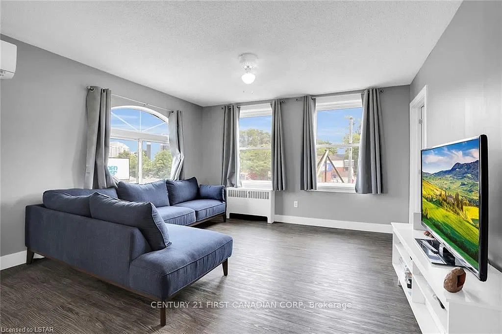 3 bed, $1,900 — Photo 3