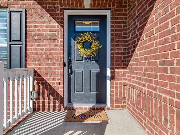2nd image of 2708 Cortlandt Ln
