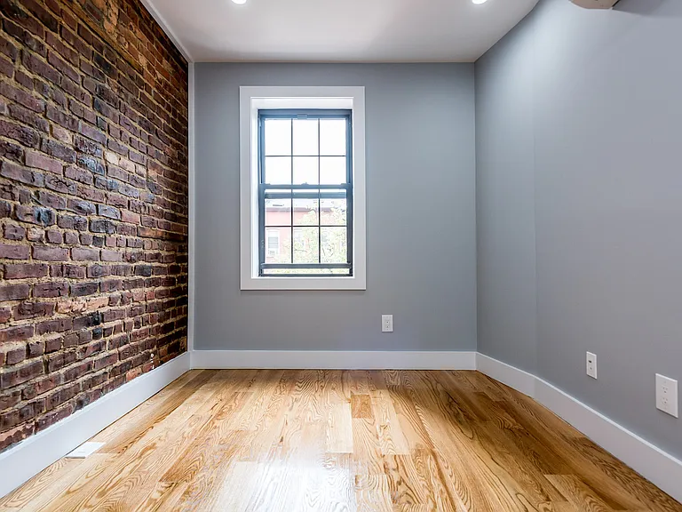 129 Ryerson St #1 — Photo 8