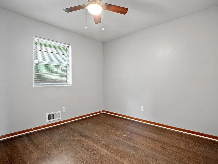1310 S 49th Ter #1310 — Photo 12
