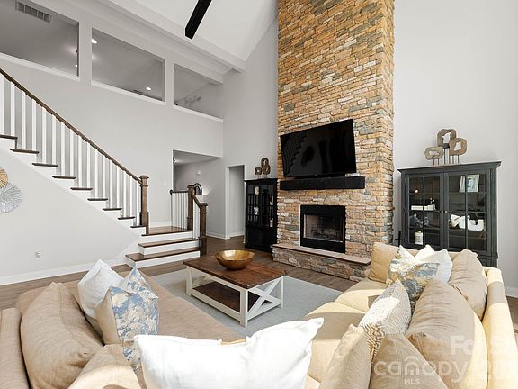 4th image of 13701 Petworth Ct