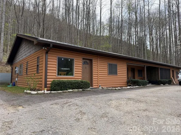 29 Plum Nearly Ln, Maggie Valley, NC 28751
