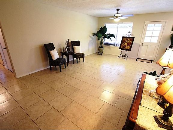 5th image of 212 Leafwood Cir