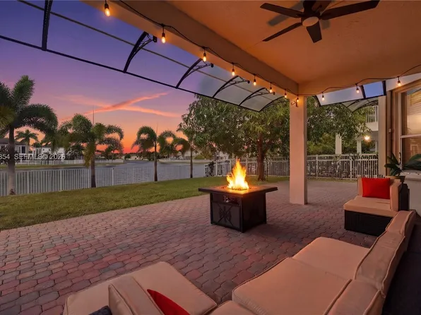 15675 SW 52nd Ct, Hollywood, FL 33027