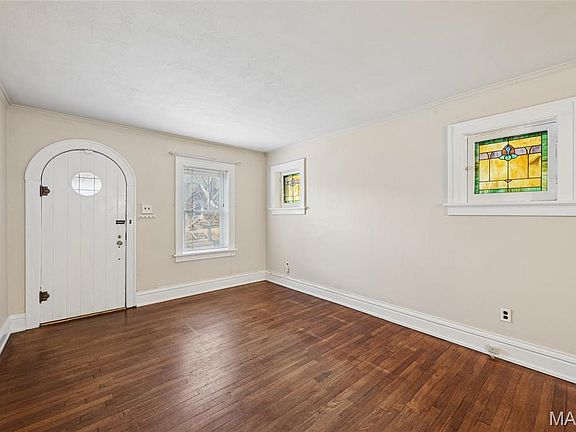4th image of 3929 Burgen Ave