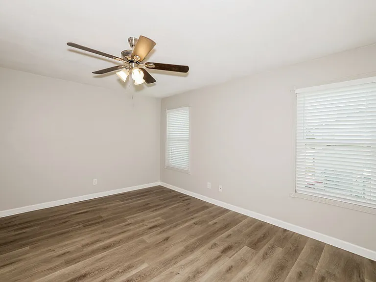 8737 W Bluefield Ave — Photo 11