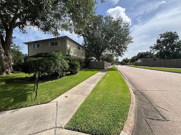 2nd image of 6213 Creekside Ln
