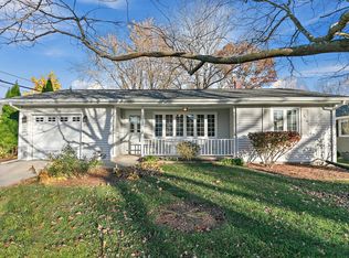 312 Crescent Dr, Sycamore, IL 60178