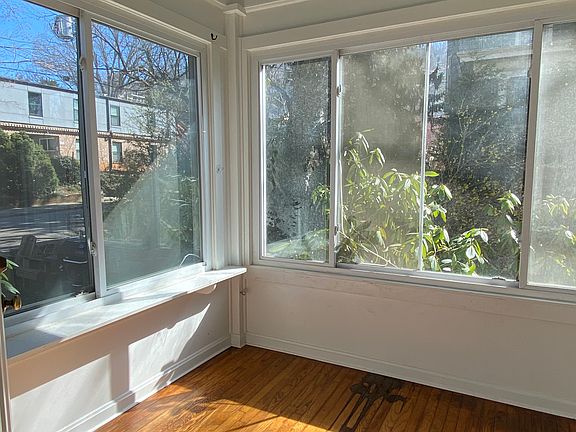 4th image of 295 E Chestnut St APT 2