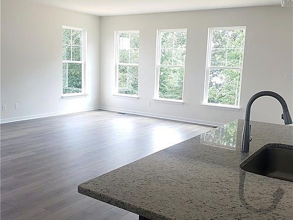 5th image of 22261 Jordan Heights Dr