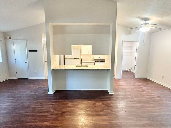 4th image of 3095 Berkshire Manor Dr