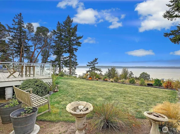 90 Edgewater Drive, Camano Island, WA 98282