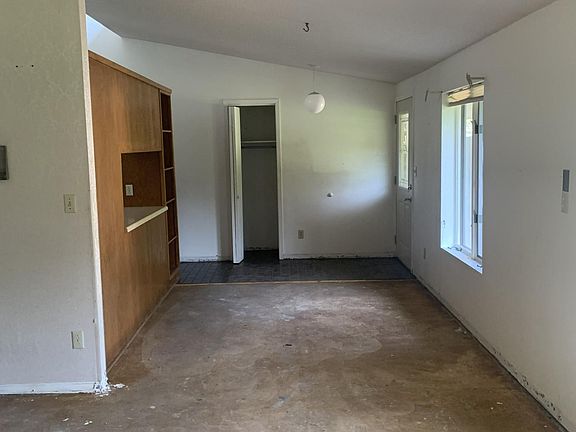 4th image of 305 6th St NW