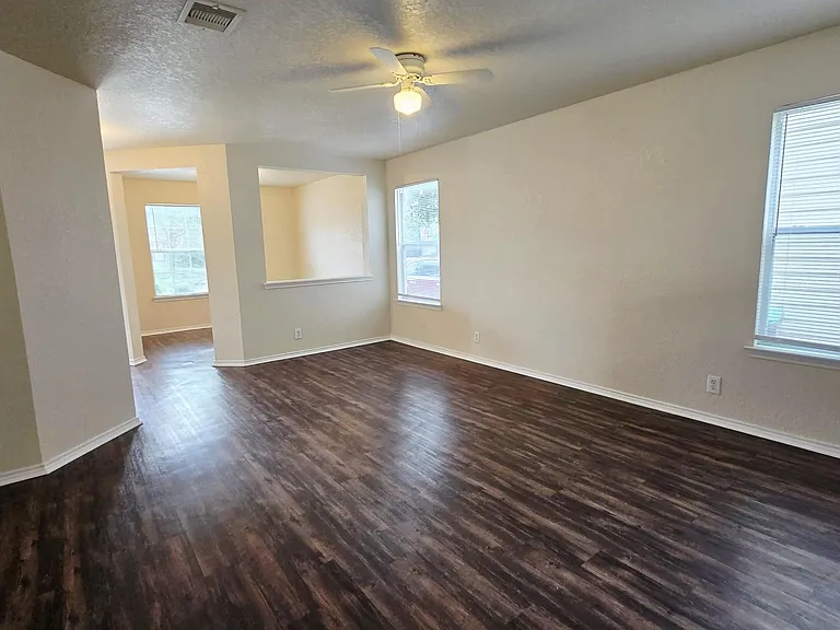 8015 Thicket Pass — Photo 4