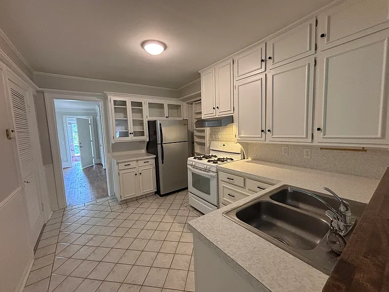 233 Monroe St #A — Photo 3