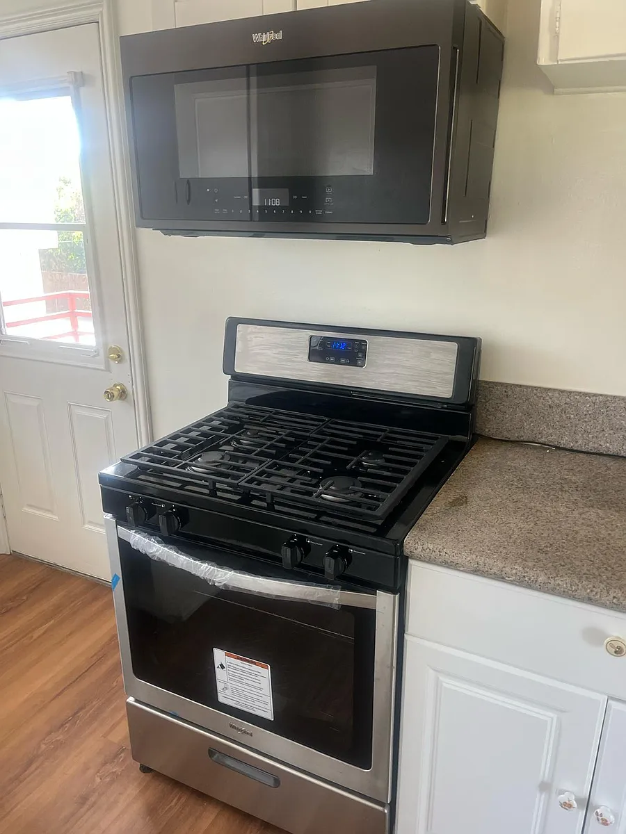 Building Photo - 10950 Venice Blvd #10954
