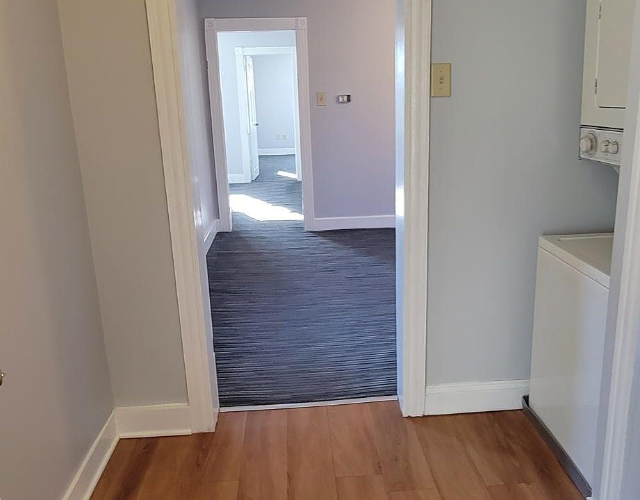 Hall/Laundry