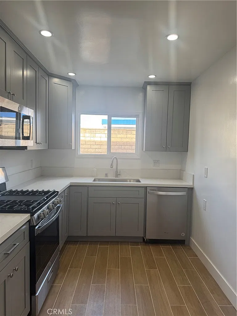 3 bed, 850 sqft, $3,500 — Photo 4