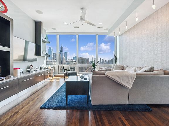 4th image of 500 W Superior St Unit 2205